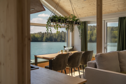 Tiny House Evergreen - zithoek met uitzicht