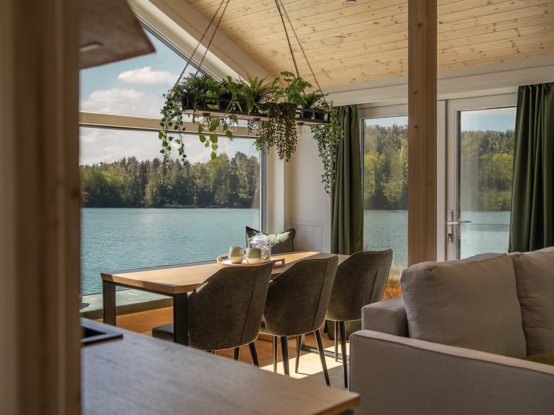 Tiny House Evergreen - zithoek met uitzicht