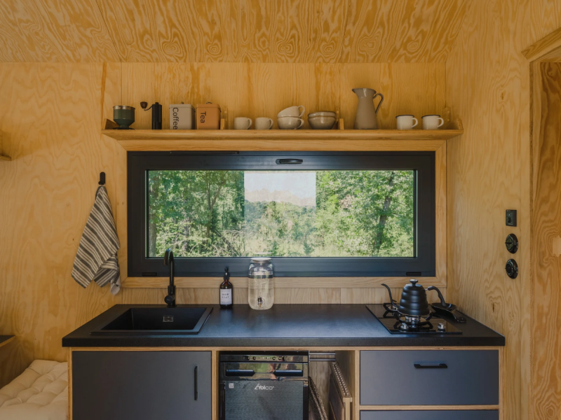 Tiny House Nest met keukenraam