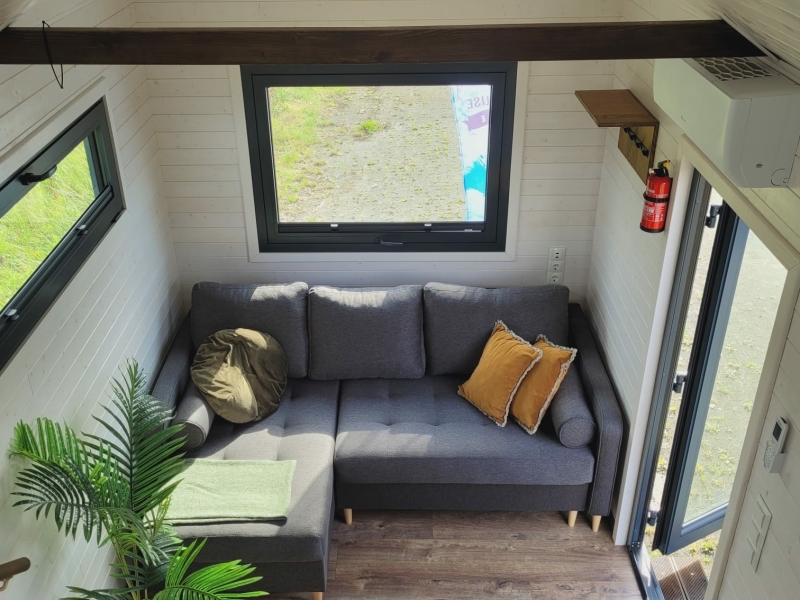 Tiny House Sunshine 373 - Slaapbank met opbergruimte