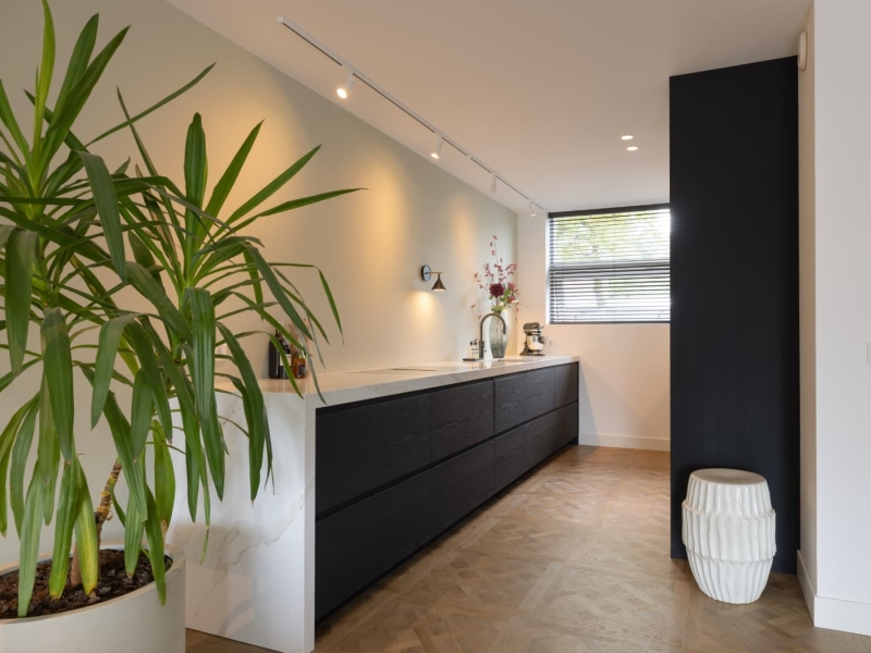 Maatwerk keuken donker Maatwerk keuken marmer blad