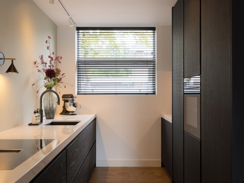 Maatwerk keuken donker Maatwerk haardmeubel Alkmaar