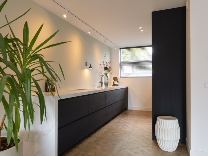 Maatwerk keuken marmer Alkmaar maatwerk keuken en roomdivider