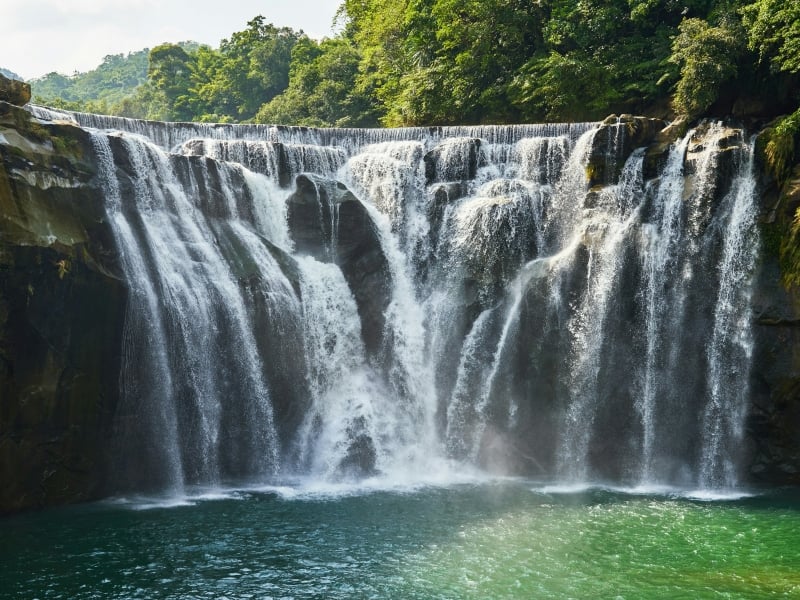 De Shifen Waterfall in Taiwan die je gaat bewonderen tijdens de rondreis