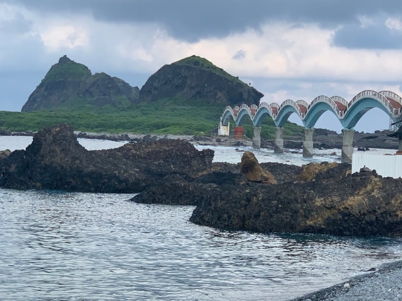 De mooie Sanxiantai brug in Taiwan kom je tegen tijdens de rondreis