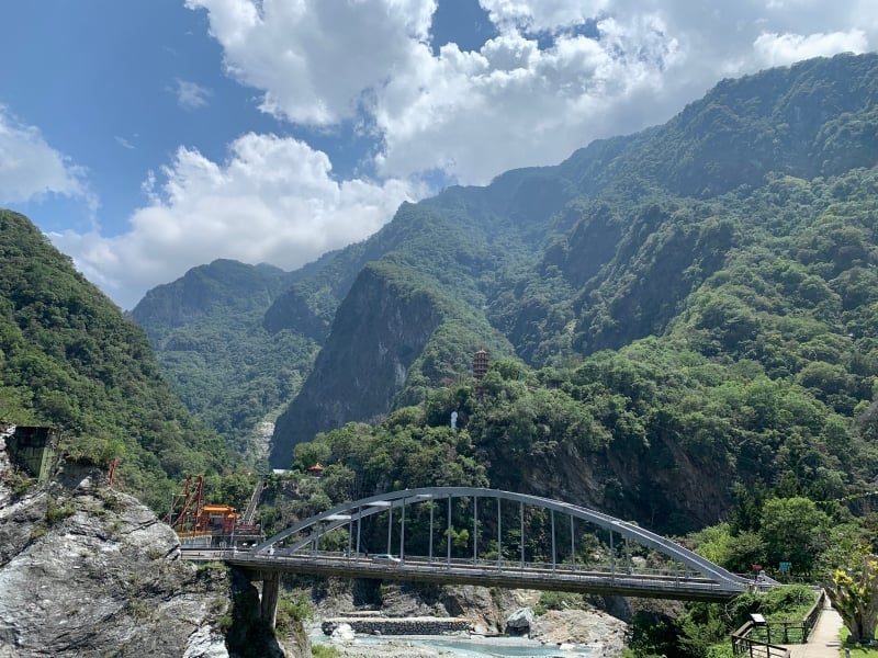 Prachtige groene bergen in Taroko National Park in Taiwan, hier kun je mooi wandelen tijdens de rondreis