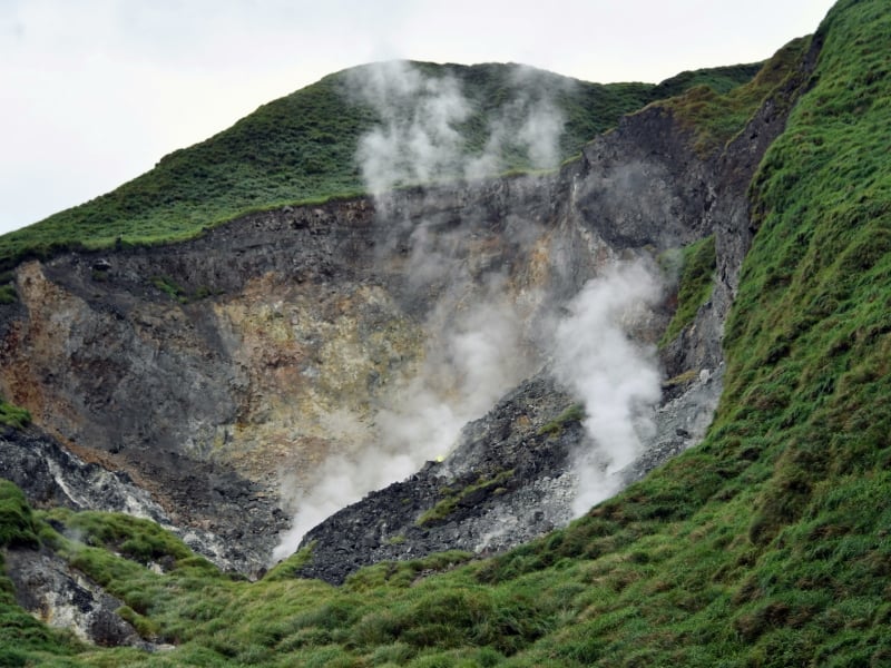 Stomende bergen in Taiwan. Natuurlijke warmtebronnen kom je tegen tijdens de rondreis