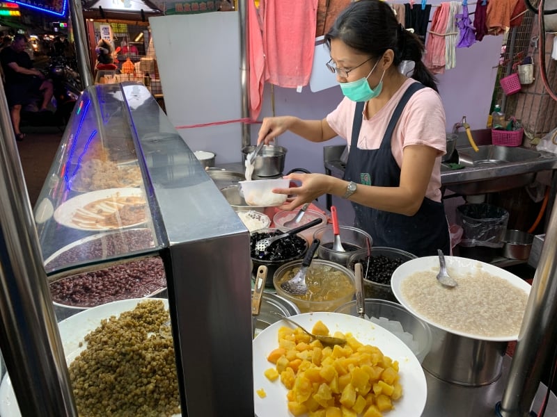 Probeer heerlijk eten op de night market tijdens de 3 weekse rondreis Azië door Taiwan