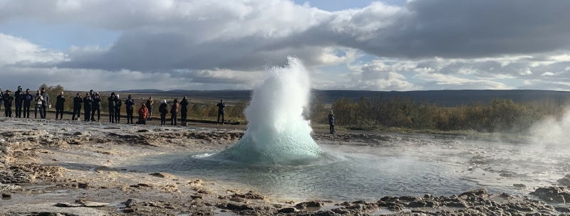 Geysir - Strokkur ontbindt zijn krachten elke 6 tot 10 minuten Vulkanische activiteit, tot 30 meter hoog