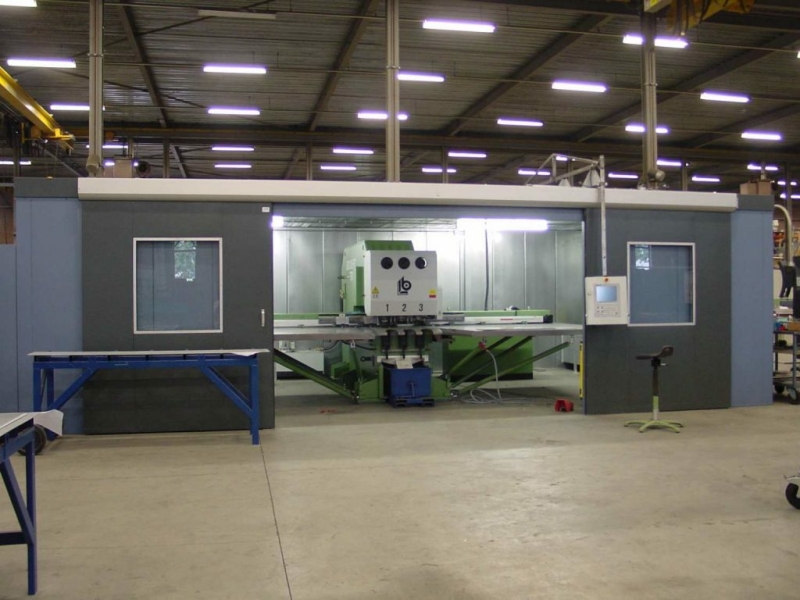 cabine voorzien van automatische deuren