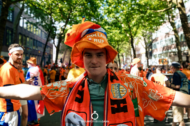 Oranje hoed fan