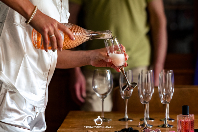 Trouwfotograaf bij het Boshuys in Best champagne