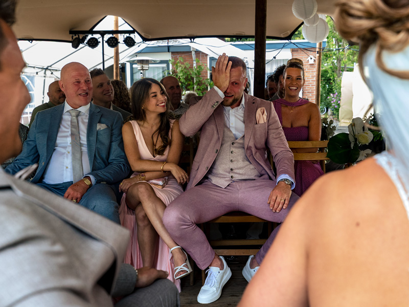 Bruiloft in eigen tuin ceremonie