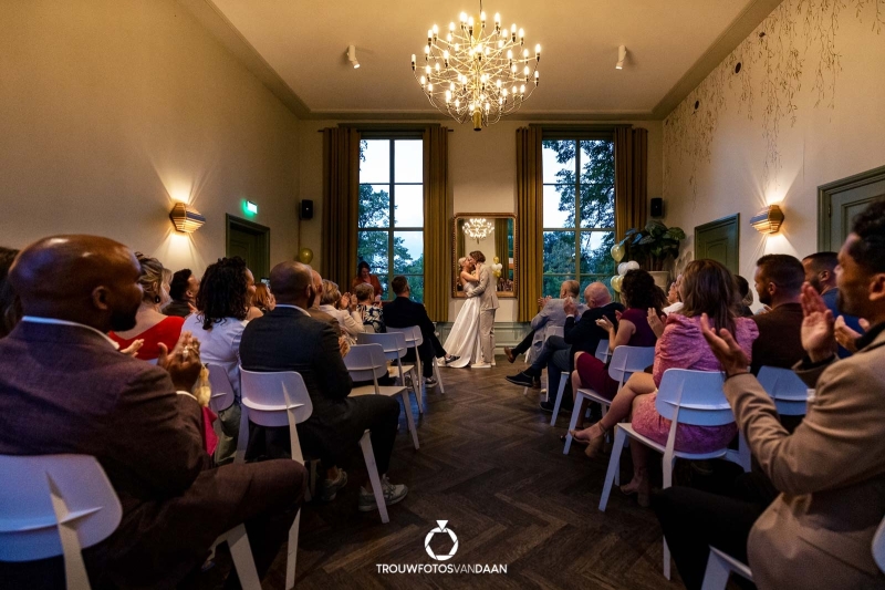 Rotterdam Dudok in het Park first kiss