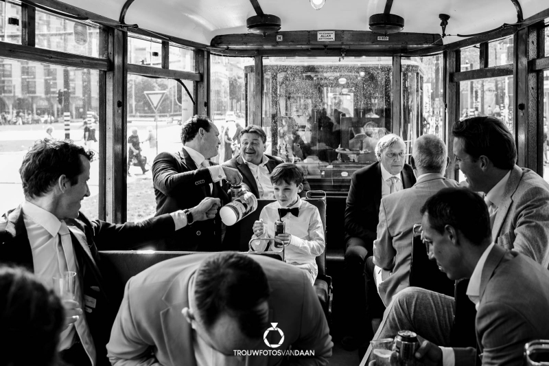 RoMeo oude tram fotoshoot bruiloft
