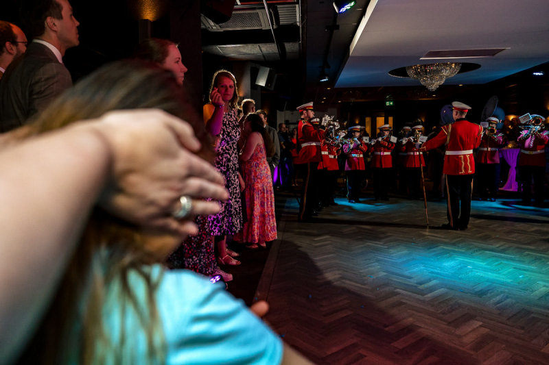 Trouwen bij het Wapen van Zoetermeer oren dicht kind fanfare