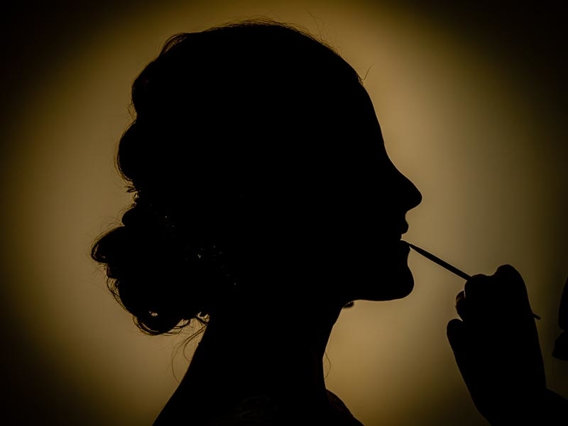 Trouwfotograaf: Opmaken bruid silhouette