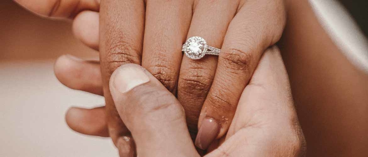 Waar moet u opletten bij het kopen van een verlovingsring?