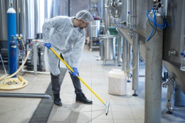 Interne hygiëne in de petrochemische sector door Textiel Services Rijnmond