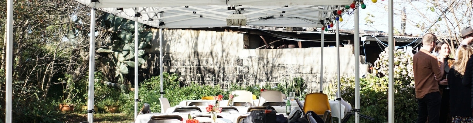 Beste-partytent-kopen-partytent-3x3-partytent-3x6-partytent-3x4-partytent-waterdicht-partytent-opvouwbaar-partytent-stormbestendig-partytent-aanbieding-partytent-goedkoop-party-tent-Easy-up