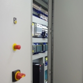 Elektrische schakelkast met noodstop - professioneel installatiebeheer door Van Erkel Elektrotechniek