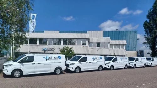 Velmon Group bedrijfspand Heemskerk met MPC en S&R servicebussen