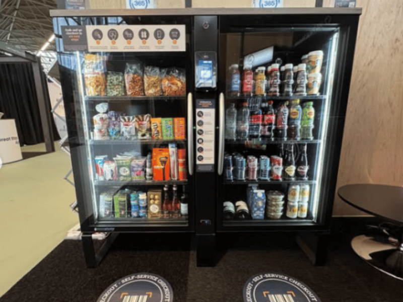 Pico Stockwell van 365 retail markets voor verkoop van drankjes, snacks en non food producten