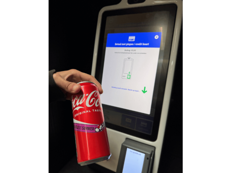 Scan betaal en ga je cola met de betaalkiosk