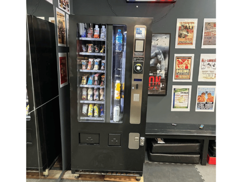 Combi Automaat met drankjes en snacks bij boksschool