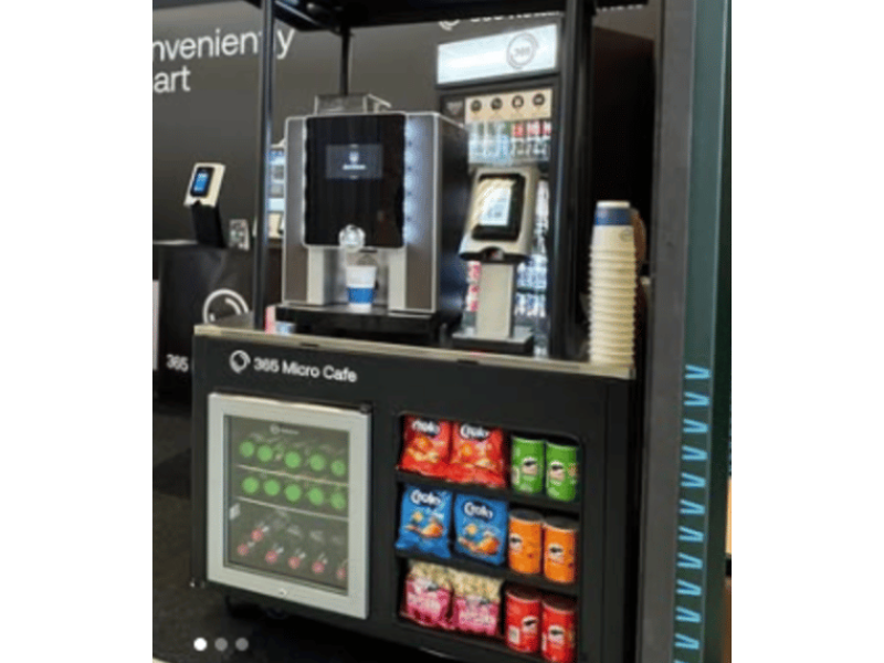 Mini Market van 365 retail markets met drankjes snacks en koffie