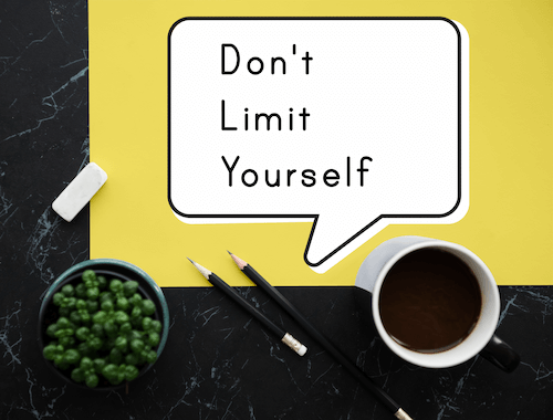 Inspirerende quote 'Don't limit yourself', een krachtig symbool voor zelfvertrouwen, groei en erkenning in het herstelproces.