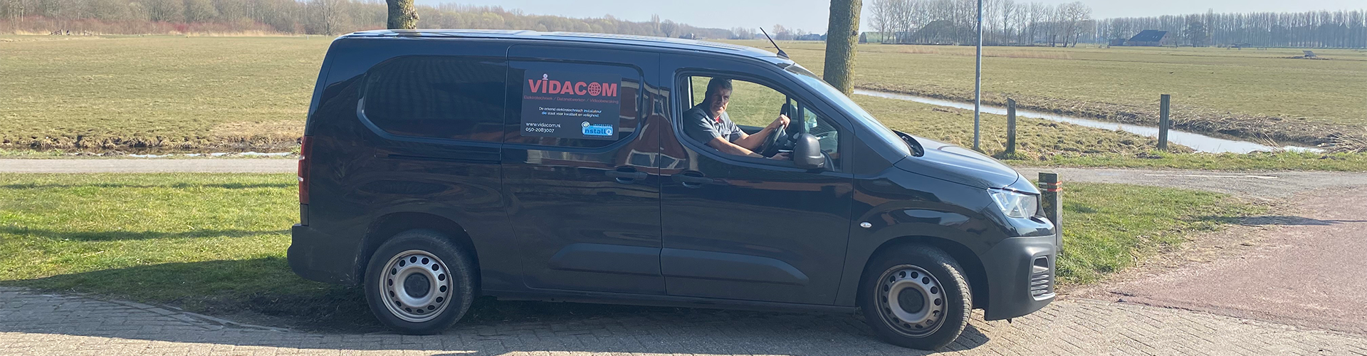 Dennis van Royen, erkend elektricien in Groningen voor groepenkasten en laadpalen Dennis van Royen, erkend elektricien in Groningen voor groepenkasten en laadpalen