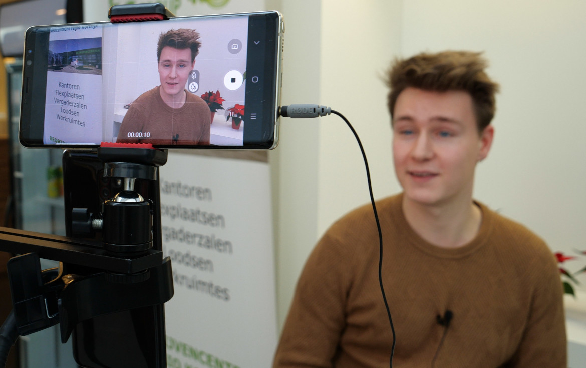 Video testimonials of klantengetuigenissen zijn een sterke vorm van sociale bewijskracht.