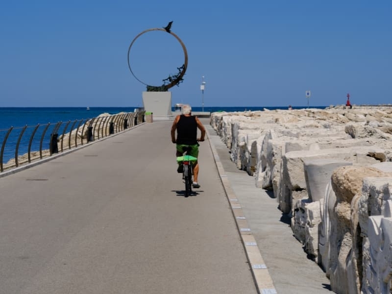 De kust vlakbij Camping Vista Fermo Italië