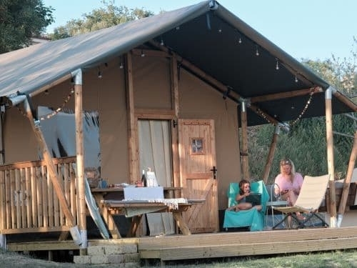 Luxe glampingtenten van Vista Fermo met uitzicht over het heuvellandschap van Le Marche, ideaal voor een glampingvakantie in Italië