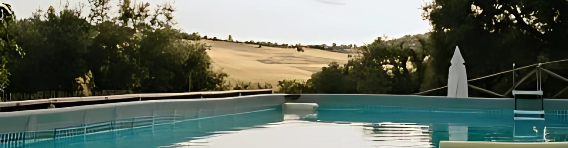 Heerlijk afkoelen in he zwembad bij Camping Vista Fermo