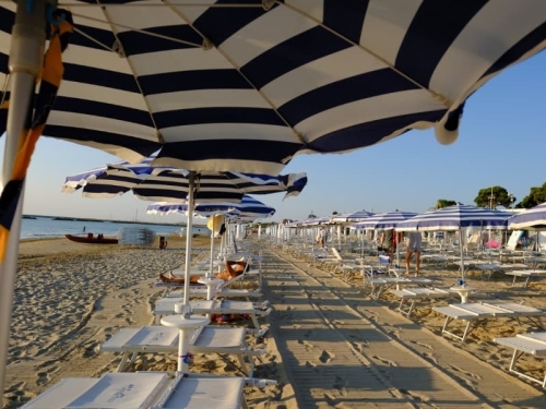 Heerlijk dagje strand - Camping Vista Fermo
