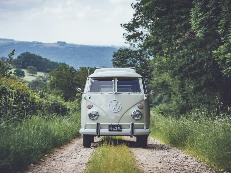 Oude Volkswagenbus te gast bij Camping Vista Fermo