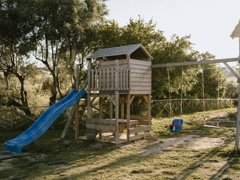 Speelhuisje met glijbaan Camping Vista Fermo