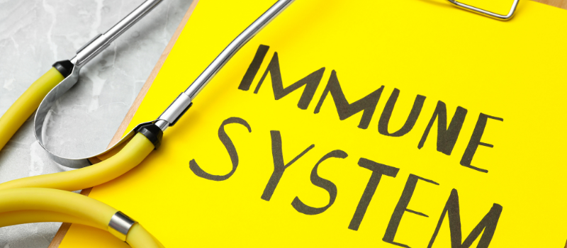 Gele poster met tekst immune system en stethoscoop, weerstand verbeteren