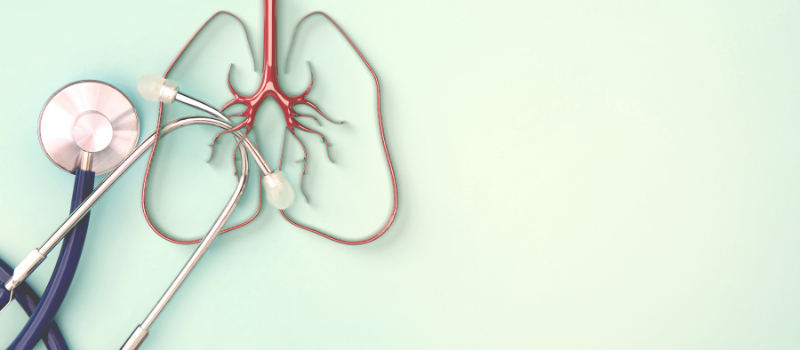Stethoscoop met longmodel als symbool voor gezondheid en asbest
