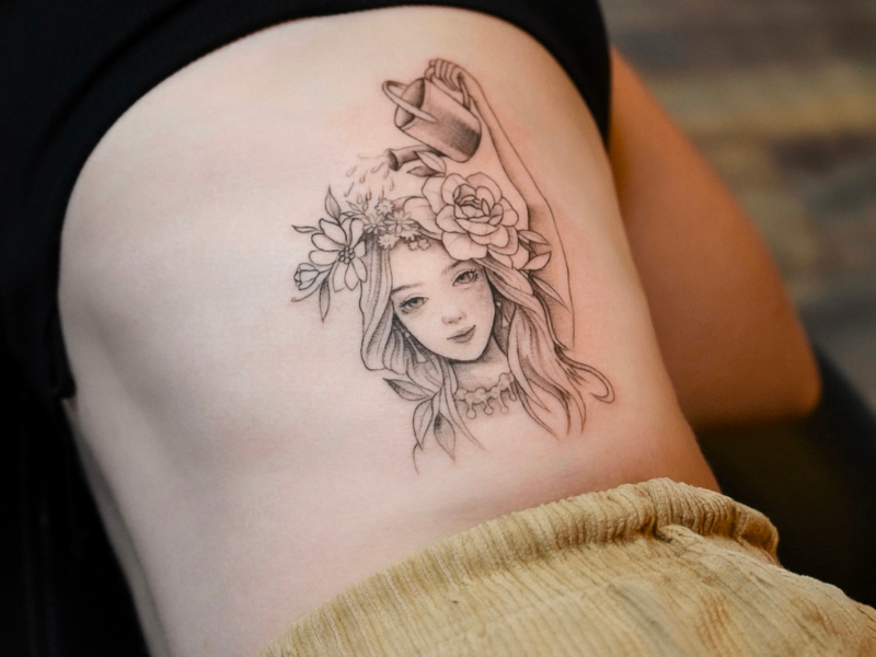 Fine line tattoo Genk bloemenmeisje