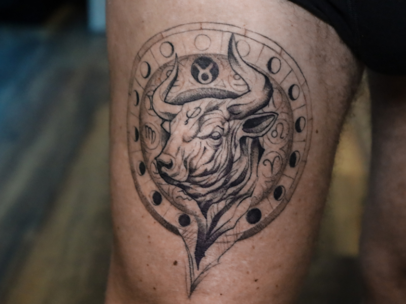 Realisme tattoo sterrenbeeld taurus
