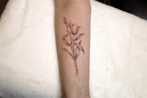 Vitruvian Tattoo Genk Fineline Flowers