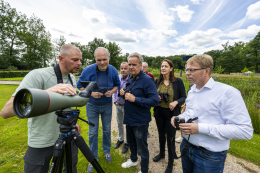 Zoek je een inspirerende workshop, lezing of coach die mensen helpt met meer aandacht, samenwerking, bevlogenheid en verwondering? Ontdek wat vogels ons kunnen leren