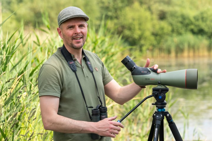 Vogelwachter Adriaan helpt je een vliegende start te maken met vogels spotten