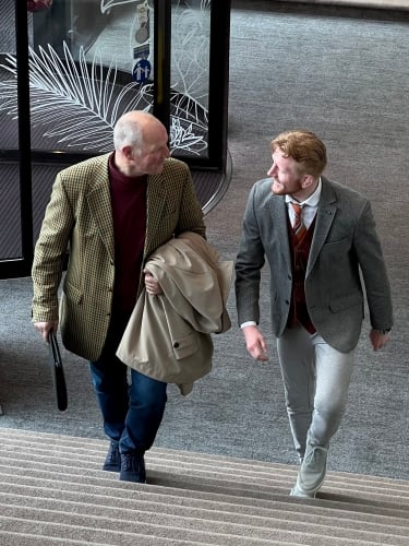 Arjan en Job van Oirschot samen – twee generaties die met ervaring en innovatie Robotwelding.nl in Nederland opbouwen