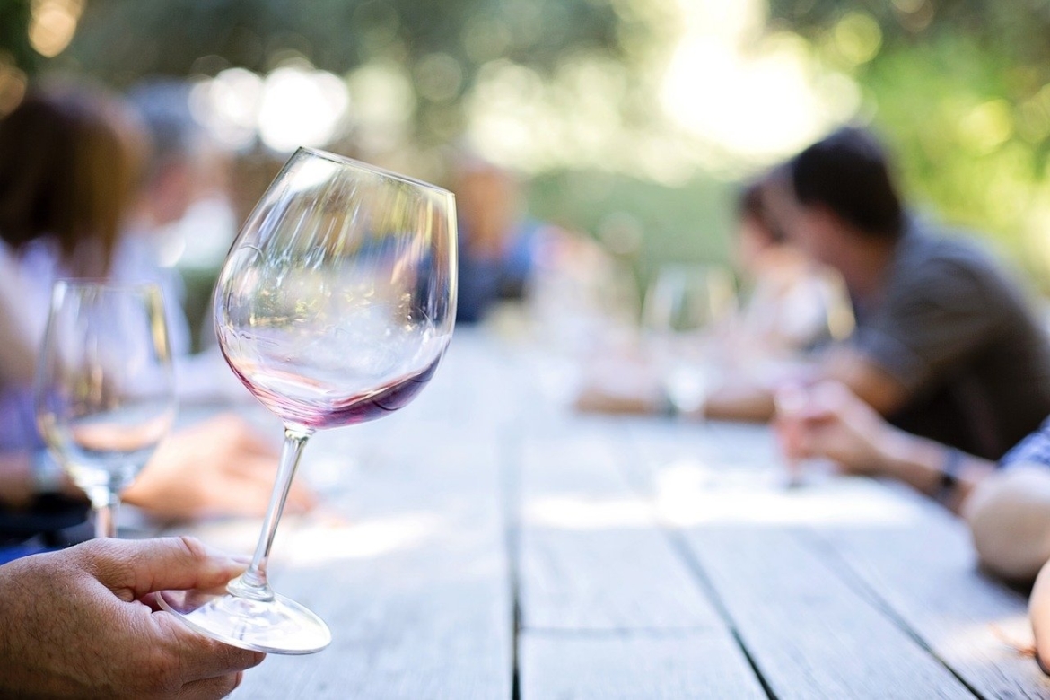 leeg wijnglas verleidingen weerstaan