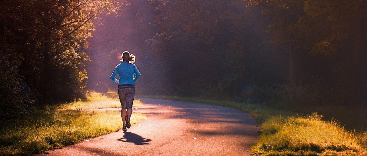Beter afvallen met wandelen of hardlopen?