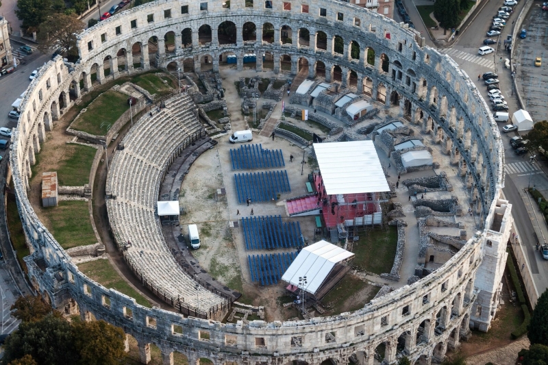 10-onbekende-europese-steden-voor-stedentrips-vanaf-airport-weeze-pula-amphitheater_optimized